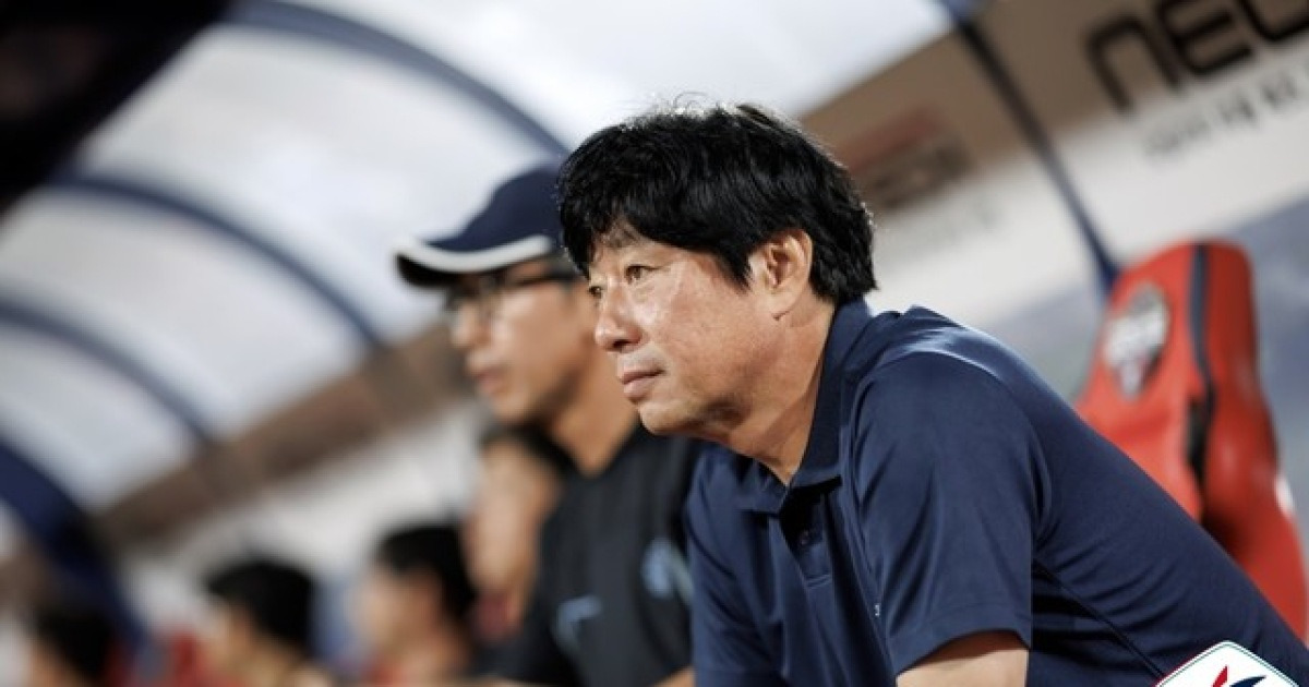 [BE.현장] 돌아온 서포팅… 끝내 눈시울 붉힌 김병수 감독, "응원 큰 힘이 돼, 팬들께 감사하다"