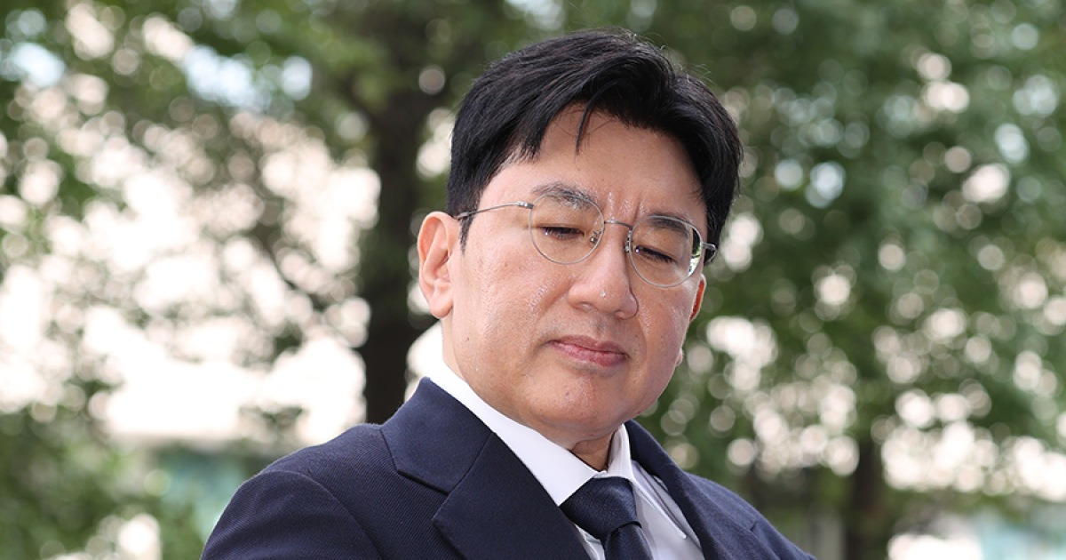 '부정거래 의혹' 방시혁 의장, 야윈 모습으로 첫 경찰 소환 출석 "성실히 임할 것"[종합]