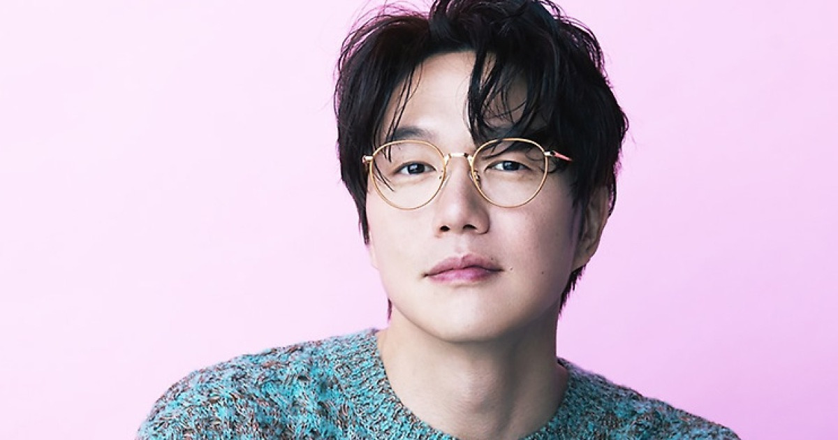 [단독] 성시경 ‘기획사 불법운영’ 고발···“실수 아닌 위법”