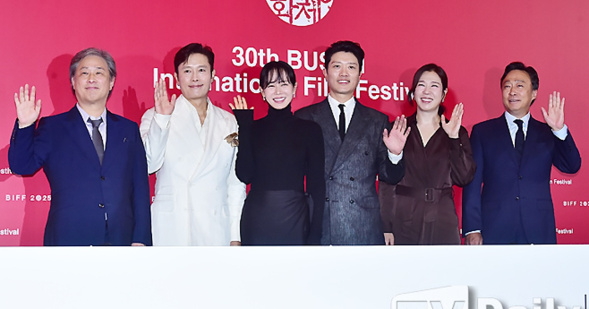 박찬욱 감독 신작 '어쩔수가없다', 30주년 부산국제영화제 화려하게 열었다 [30th BIFF 종합]