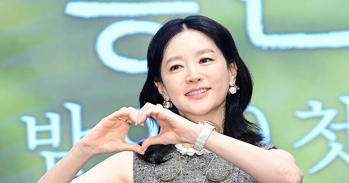 "평범한 가정주부"…이영애, 26년만 돌아왔다 (엑's 현장)[종합]