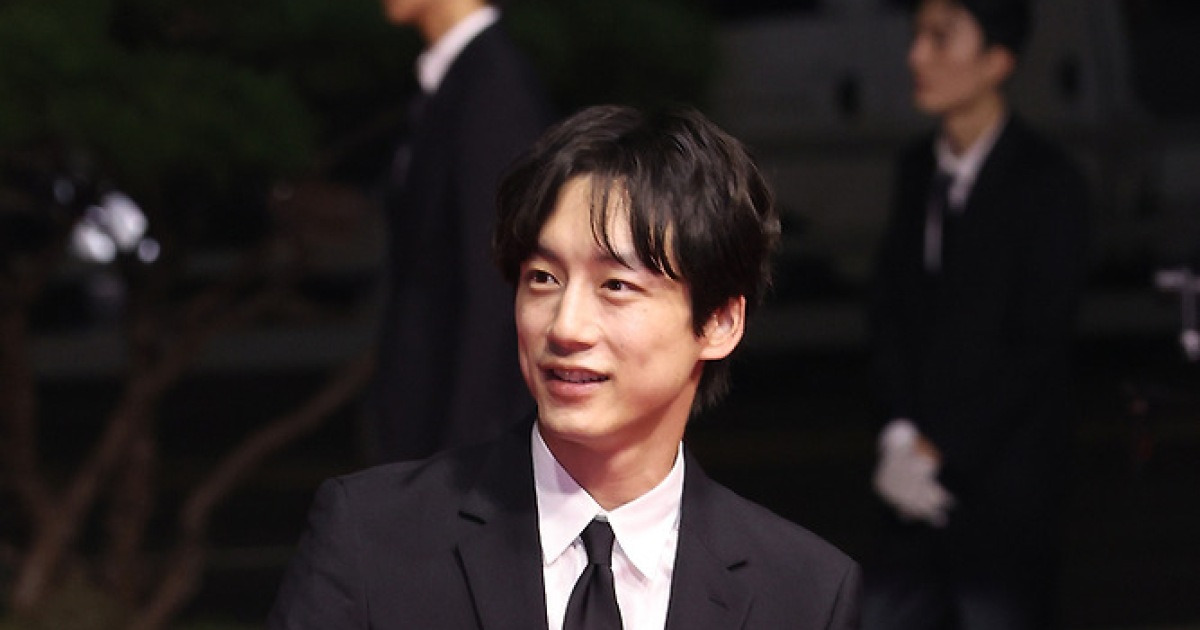 ‘양다리 논란’ 사카구치 켄타로, 당당한 레드카펫 [30th BIFF]