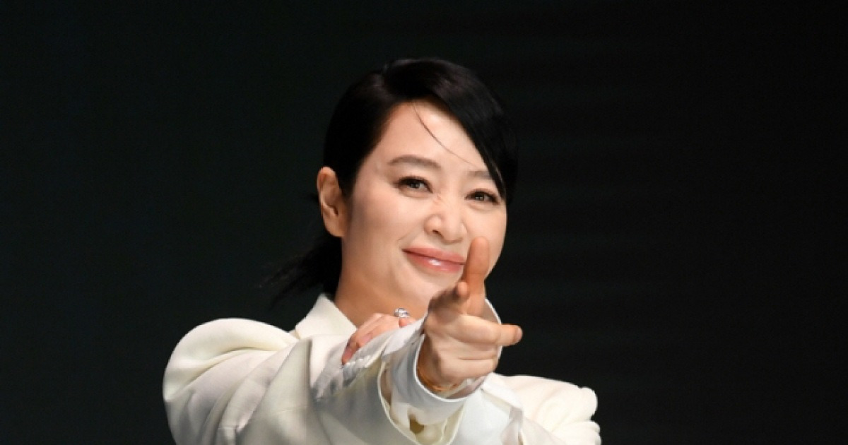 [단독] '레전드' 김혜수 뜬다..'오겜' 황동혁 감독 손잡고 '지금 불륜이 문제가 아닙니다' 주인공