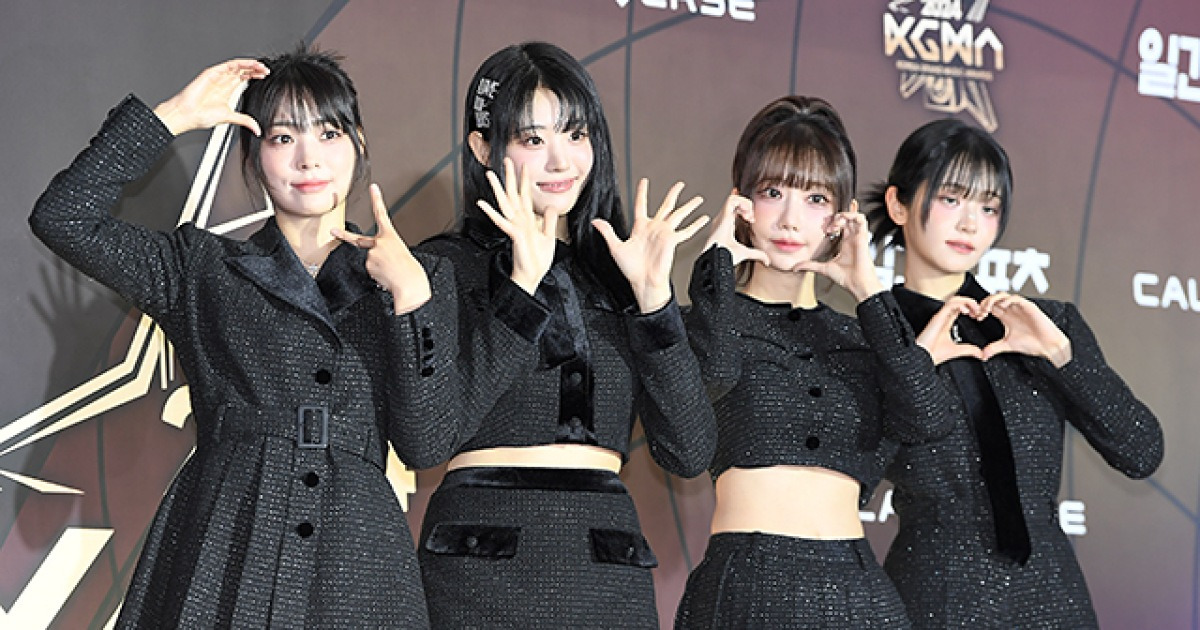 [공식] QWER “악성 게시물 115건 형사 고소...선처나 합의 없다” (전문)