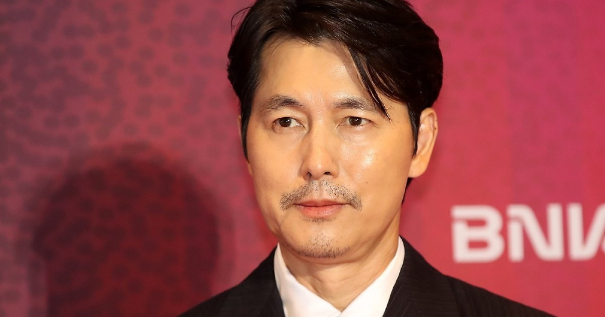 ‘혼외자 논란’ 정우성, 수염 기르고…1년 만 공식석상 [30th BIFF]