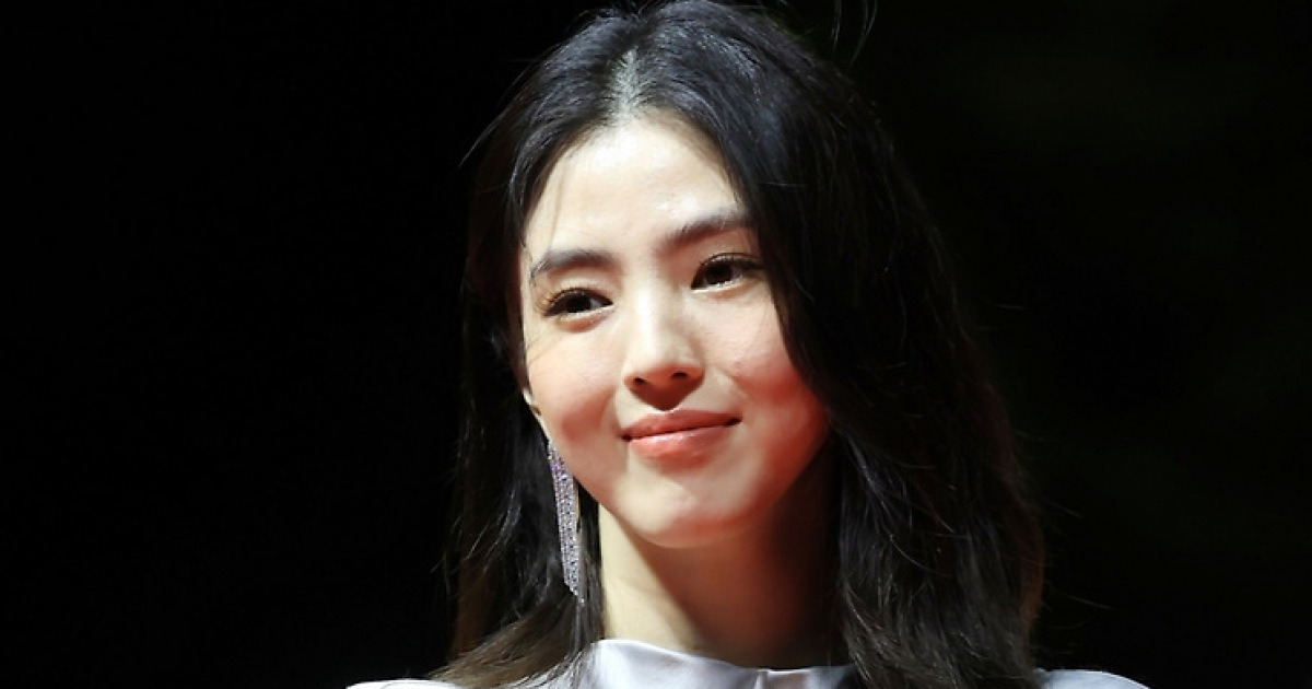 한소희, 노출없이 심플한 의상 선택한 이유 [스타이슈]