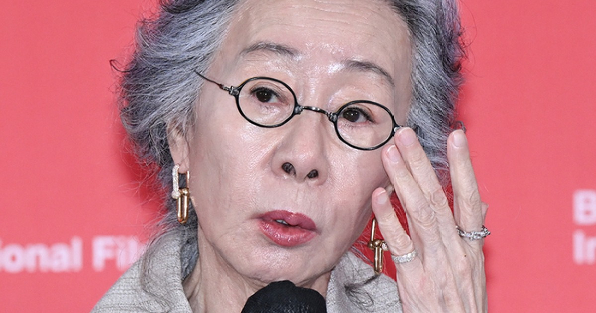 ‘子 동성 결혼’ 윤여정 “한국도 미국처럼 앞으로 나아가야”[30회 BIFF]