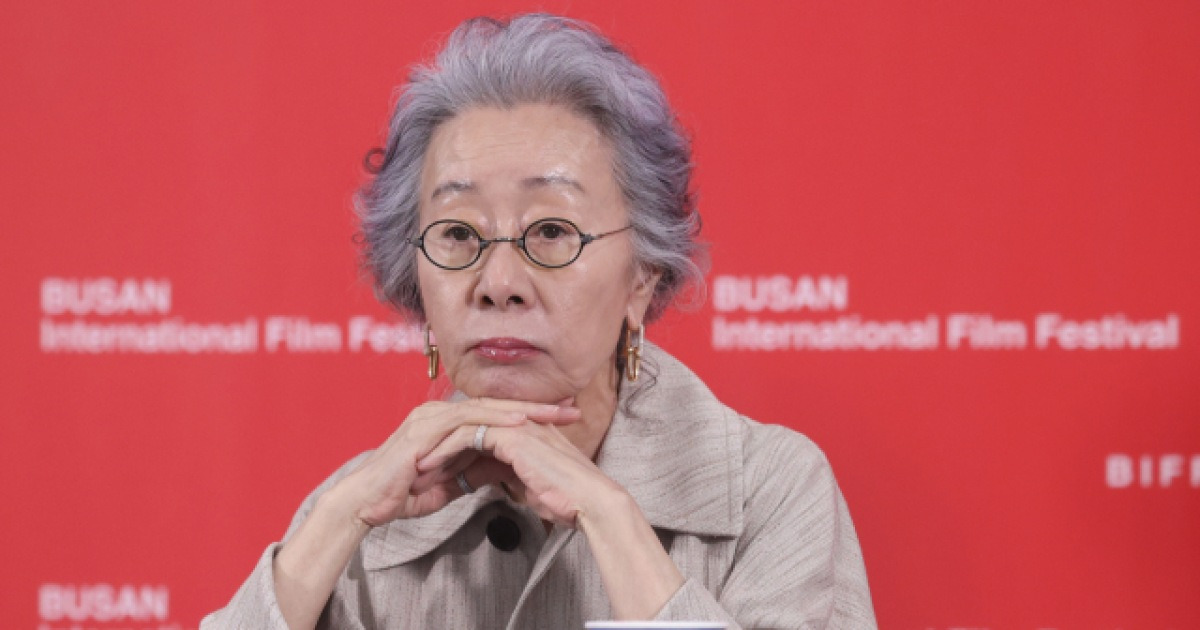 윤여정 “한국 너무 보수적···이성애자든 동성애자든 누구나 동등해"