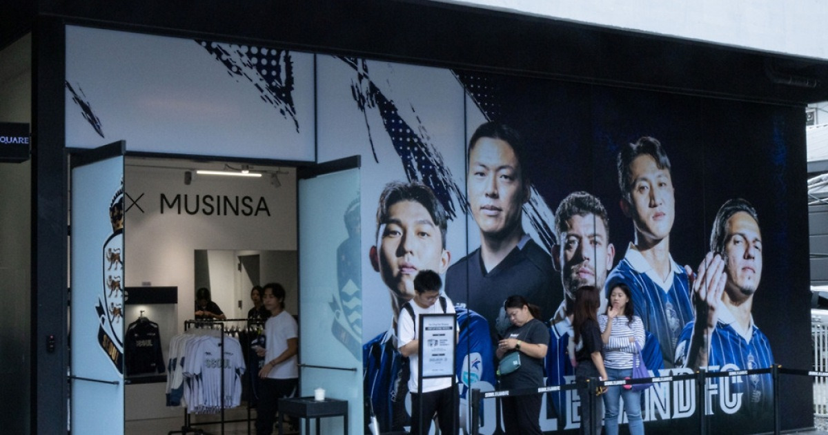 '무신사와 콜라보' 서울이랜드, K리그 구단 첫 팝업스토어 열었다... "팝업 메카 성수서 도전 큰 의미" [성수동 현장]