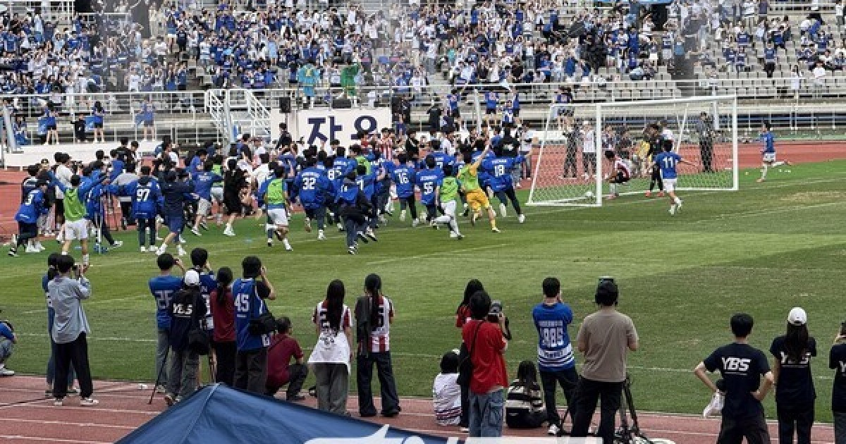 [2025 정기 고연전] 연세대, 축구 혈투 끝 2-0 완파…고려대, 정기전 성적 3승 2패 종합 우승