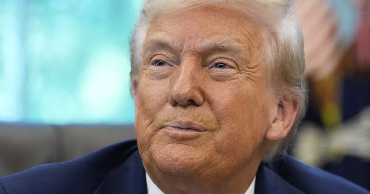 トランプは「米国で働くために毎年100,000ドルを支払う」。プロの訪問の100倍の増加