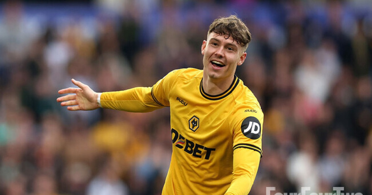 [오피셜] ‘5경기 1골’ 황희찬, 팀 떠나야하나? ‘경쟁자’ 라르센, 울버햄튼과 5년 계약 연장…"골을 넣을 때 가장 행복해"