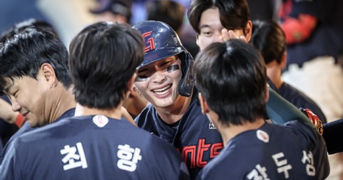 '18-2 대승' 롯데, NC 격파하며 공동 5위 도약