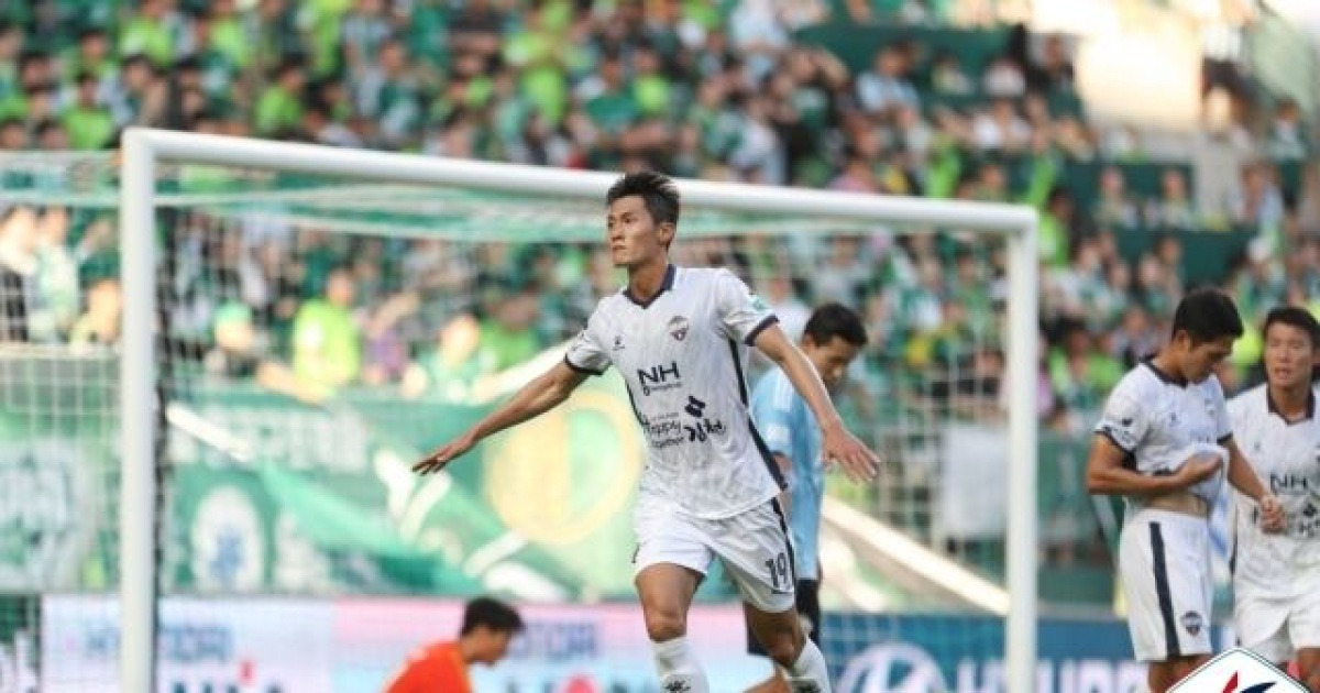 '박상혁 1골 1AS' 김천 상무, K리그1 선두 전북에 2-1 승리