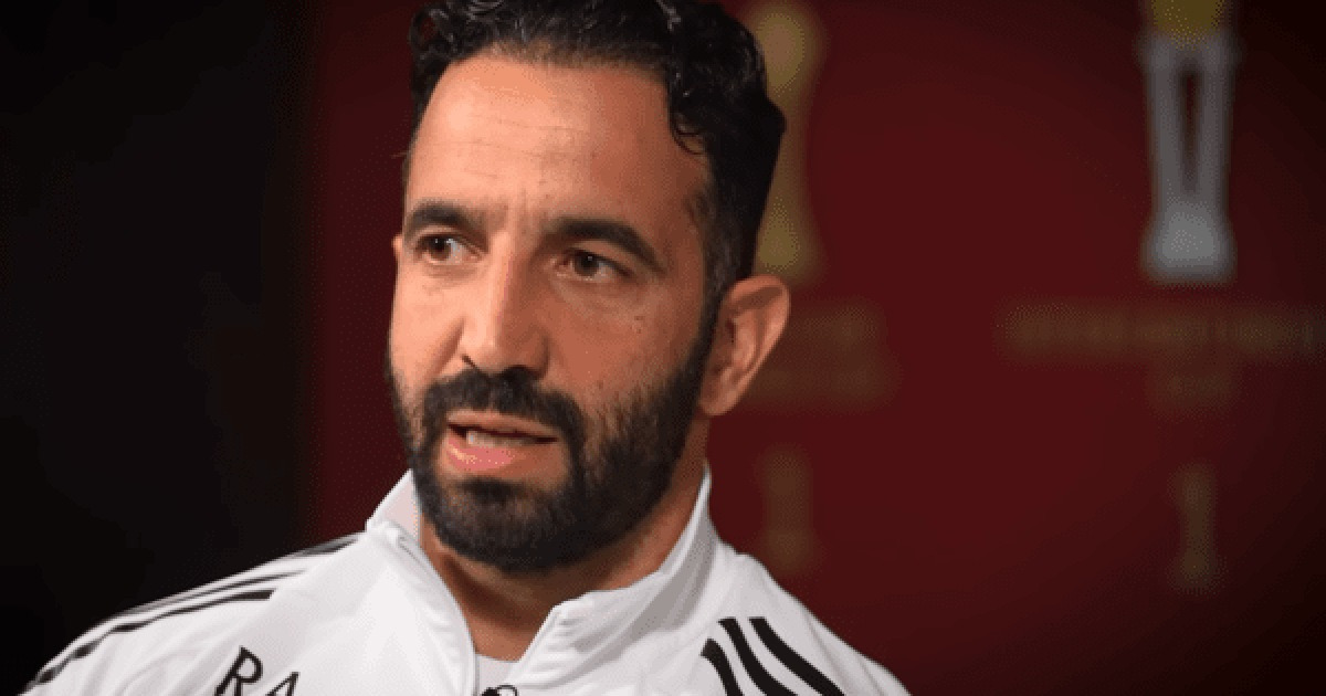 맨유 어쩌나 '31경기, 승점 31, 승률 26%' 아모림 '스리백 사랑' 고집..."교황이 설득해도 전술 변화 없어"