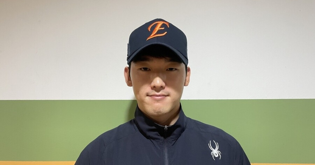 "공 좋다", "나이스 피칭" 김경문 칭찬까지 끌어냈다…'낭만 투수' 윤산흠, 비결이 뭐예요?