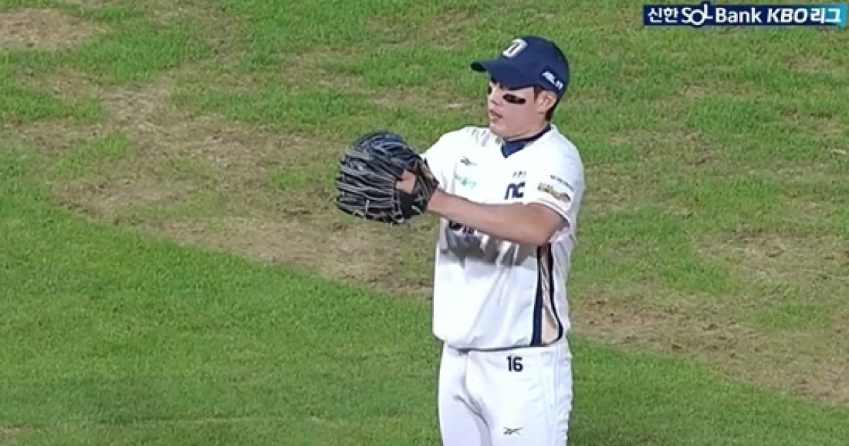 '2-18 대패' 뒤 롯데-NC 신경전 왜? 도태훈 '9회 야수 등판' 이유 있었는데…"한태양 홈런 항의 아닌 해프닝" [광주 현장]