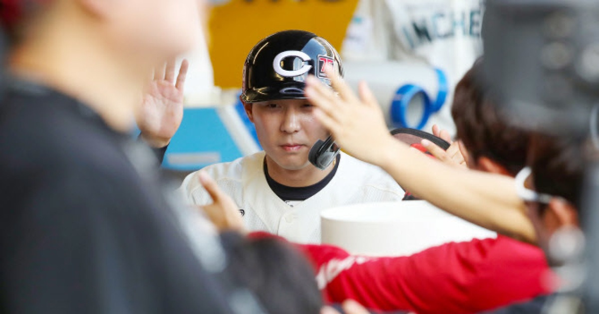 '김성욱 투런포' SSG, 두산 추격 뿌리치고 3위 굳히기...김광현 시즌 9승