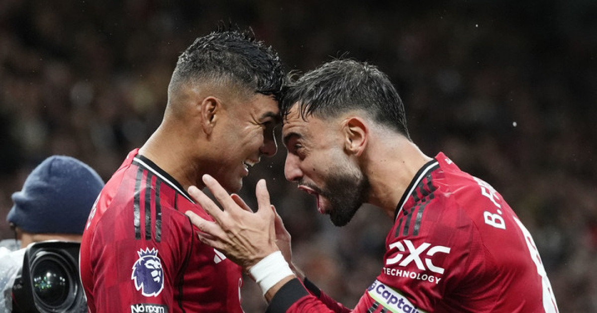 "아모림 한숨 돌렸네" 맨유, 퇴장 오간 난전 끝에 첼시 2-1 제압...리그 9위 도약