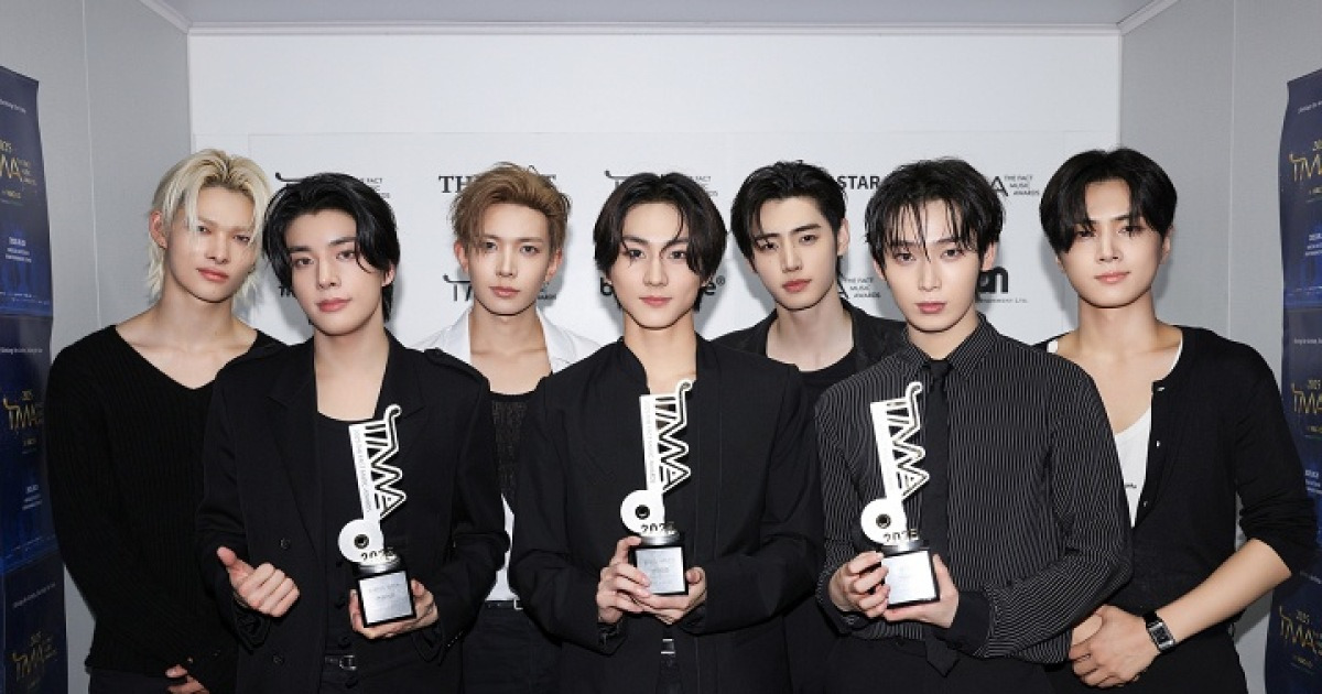 엔하이픈, '2025 TMA' 3관왕 "사랑 보답할 것"