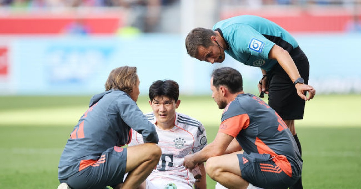 '큰일났다' 김민재, 경합 후 쓰러져 우파메카노와 교체 아웃...팀은2-0 리드 중 [후반 진행 중]