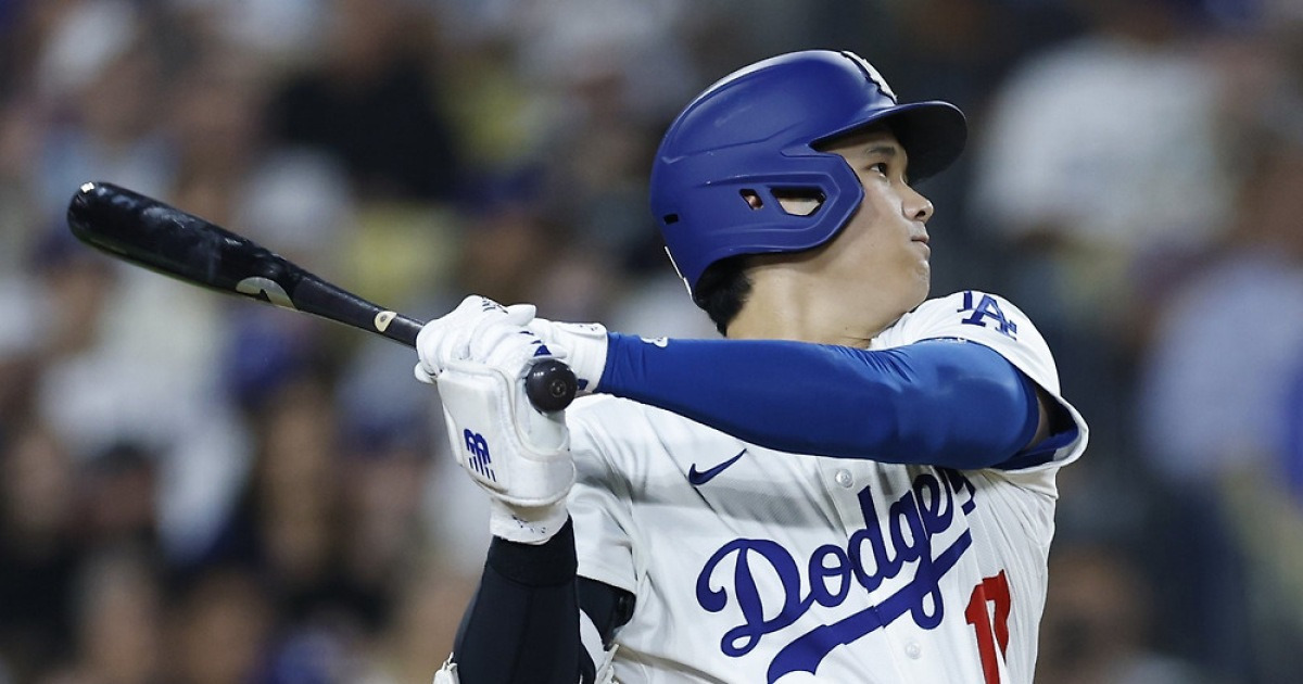 ‘이틀 연속 대포’ 오타니, 53호 쾅 ‘슈와버 거기 딱 서라’