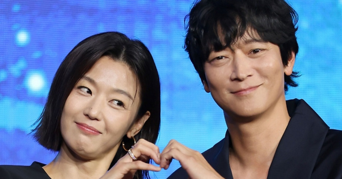남편에 매일 "강동원 자랑했다"는 전지현.."엄밀히 말하면 '오빠'" 영락없는 천송이 [스타이슈]