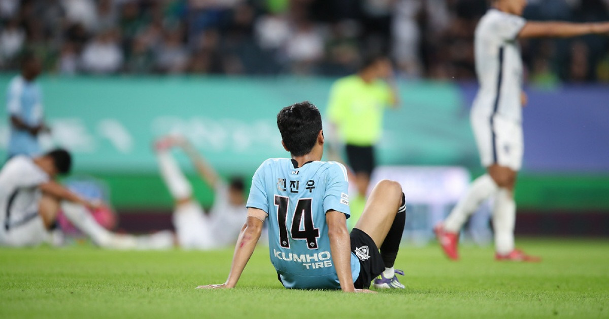 벌써 '조기우승' 분위기에 취했나…다시 '악몽의 3월'로 돌아간 전북, 끝날 때까지 끝난 게 아니다