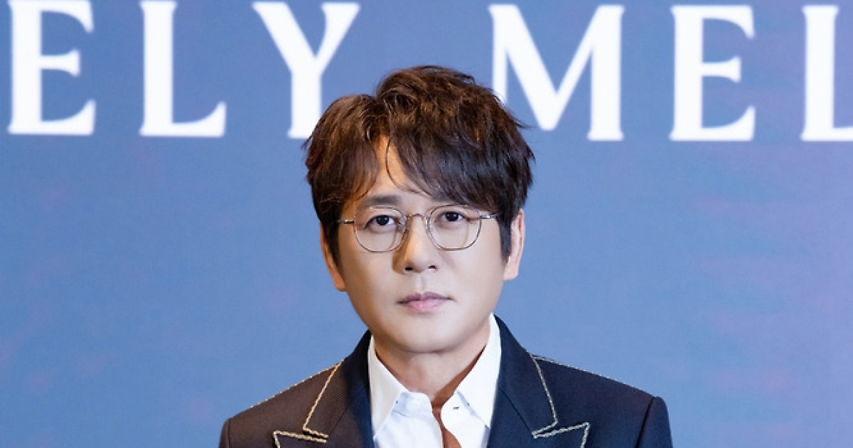 “마지막이라 생각”... 신승훈, 35년 음악 정수 담긴 ‘요즘스러운’ 앨범 [종합]