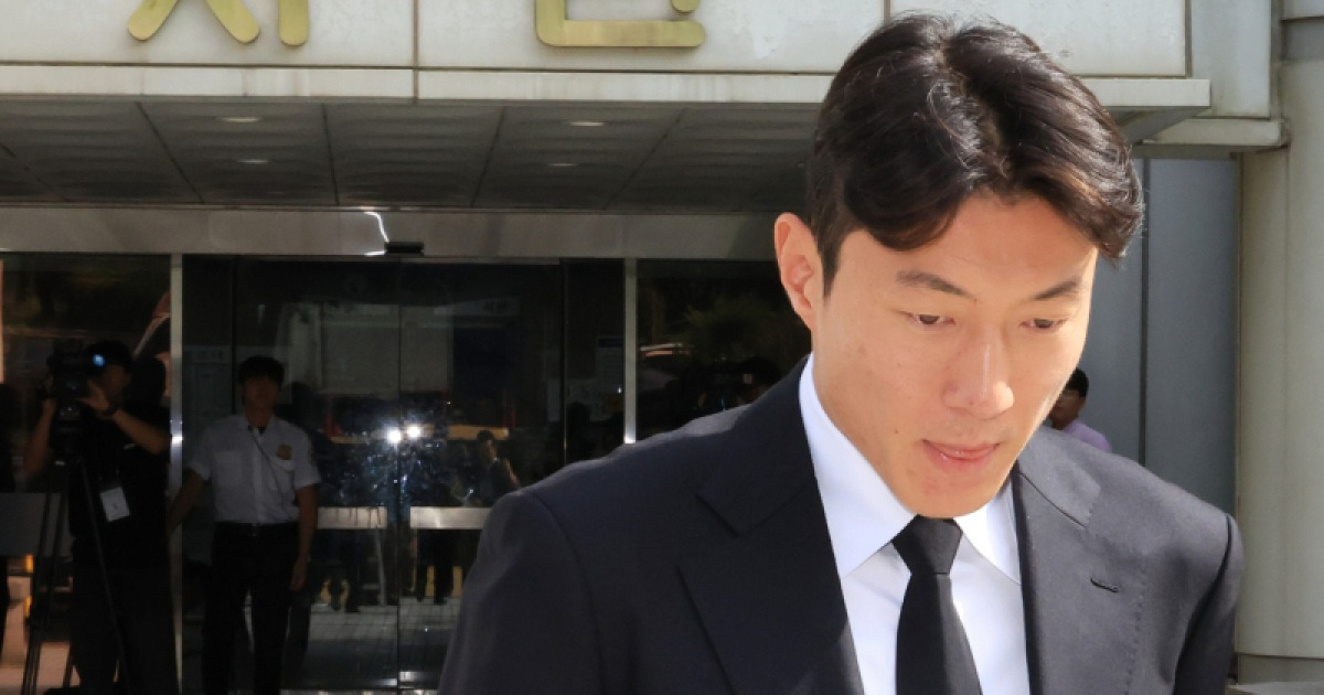 대한축구협회 “황의조, 국내 활동 불가…‘준 영구제명’ 상태”