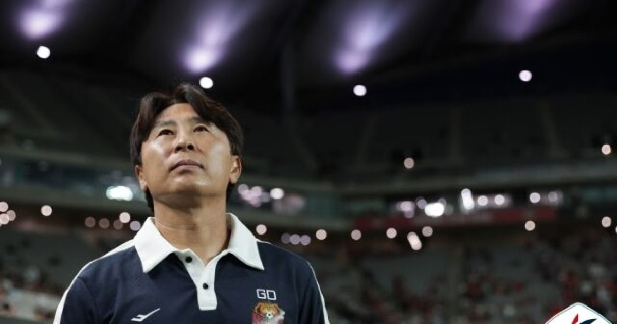 지도자 '100승' 기록에도 야유 받은 김기동 감독 "FC서울 위해 뼈를 갈아 넣고 있다, 팬들에게 전달이 됐으면" [MD현장]