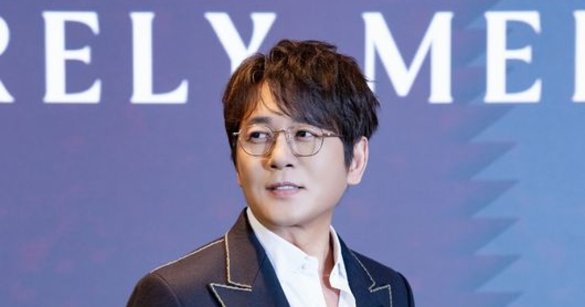 '데뷔 35년' 신승훈, 10년만의 정규 "난 현재진행형..아름다운 하강 할것"(종합) [Oh!쎈 현장]