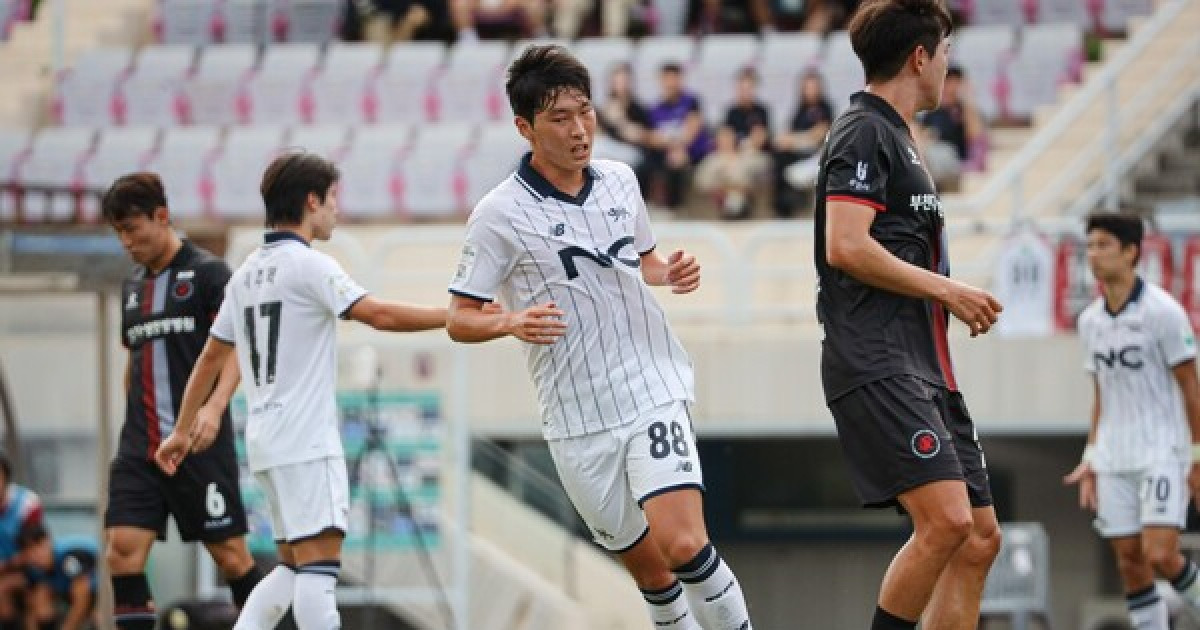 [현장목소리] '환상 프리킥→프로 데뷔골' 서울E 서진석, "1년 차라고 신인처럼 있으란 법 없어"