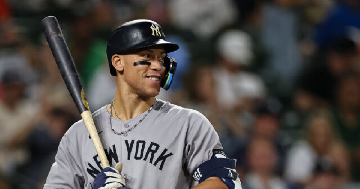 'AVG 0.326' 201cm 거인 타자, 'ML 신기록' 가능성↑…49홈런 곁들였기에 더욱 놀랍다