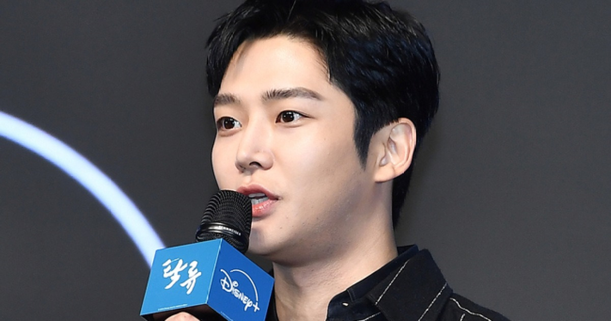 로운 “분장에 놀라, 감독님이 가장 큰 무기인 멋있음 빼앗고 싶다고”(탁류)