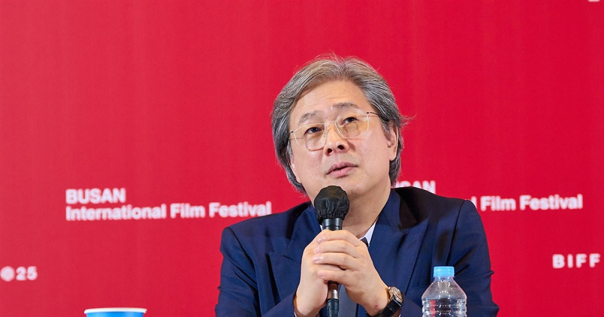 박찬욱 "'어쩔수가없다', 산문 형식 빌린 꽉 찬 남성성의 탐구"