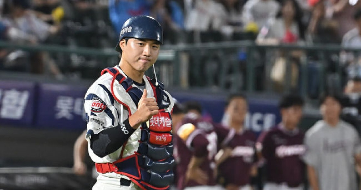 "차분하게 하더라" 김태형의 마음 얻었나...'80억 포수 시즌 아웃' 이제 1차지명 잠재력 터지나