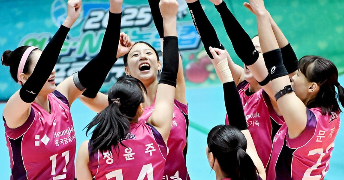 흥국생명, 페퍼 꺾고 컵대회 첫 승 신고··· 요시하라 감독도 공식전 첫 승