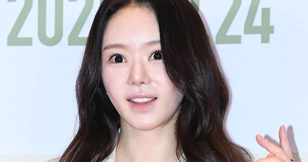 '연예계 떠난지 6년' 서우, 공식석상 섰다…40대에도 여전한 러블리 비주얼 [엑's 이슈]