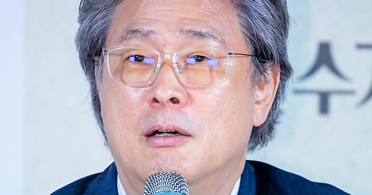 '어쩔수가없다' 박찬욱 "만수네 가족 결별 않고 안간힘 다해 살아갈 것"