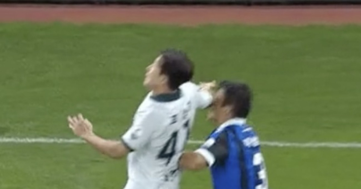 [K리그2 이슈] '또' 팔꿈치 반칙→이번엔 '옐로카드'…판정 일관성은 어디로?