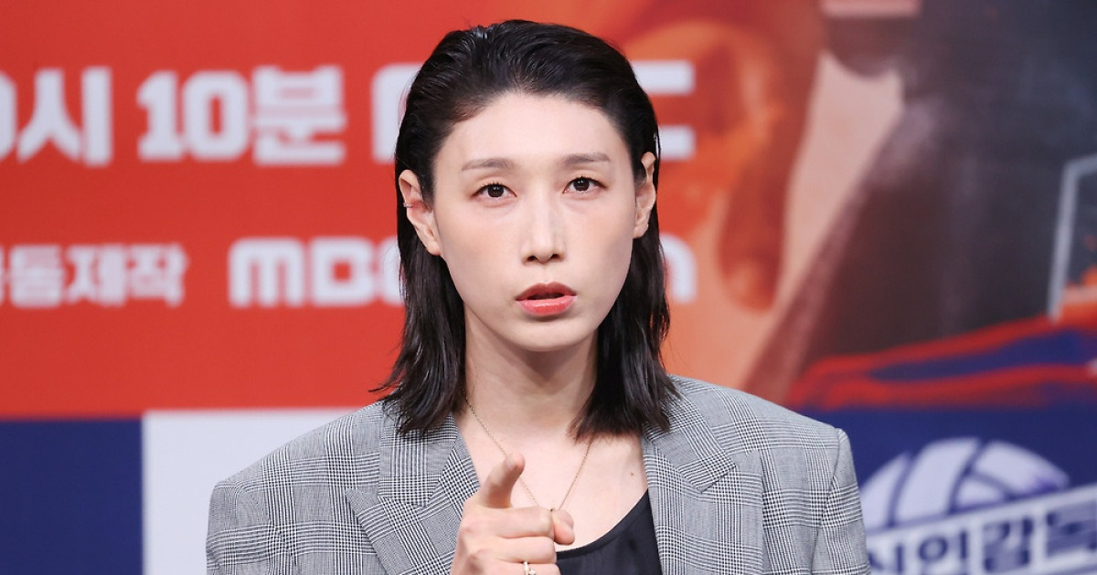 '은퇴 배구 여제' 김연경, 신인감독으로 재취업…"이렇게 빨리 감독될 줄 몰랐다"