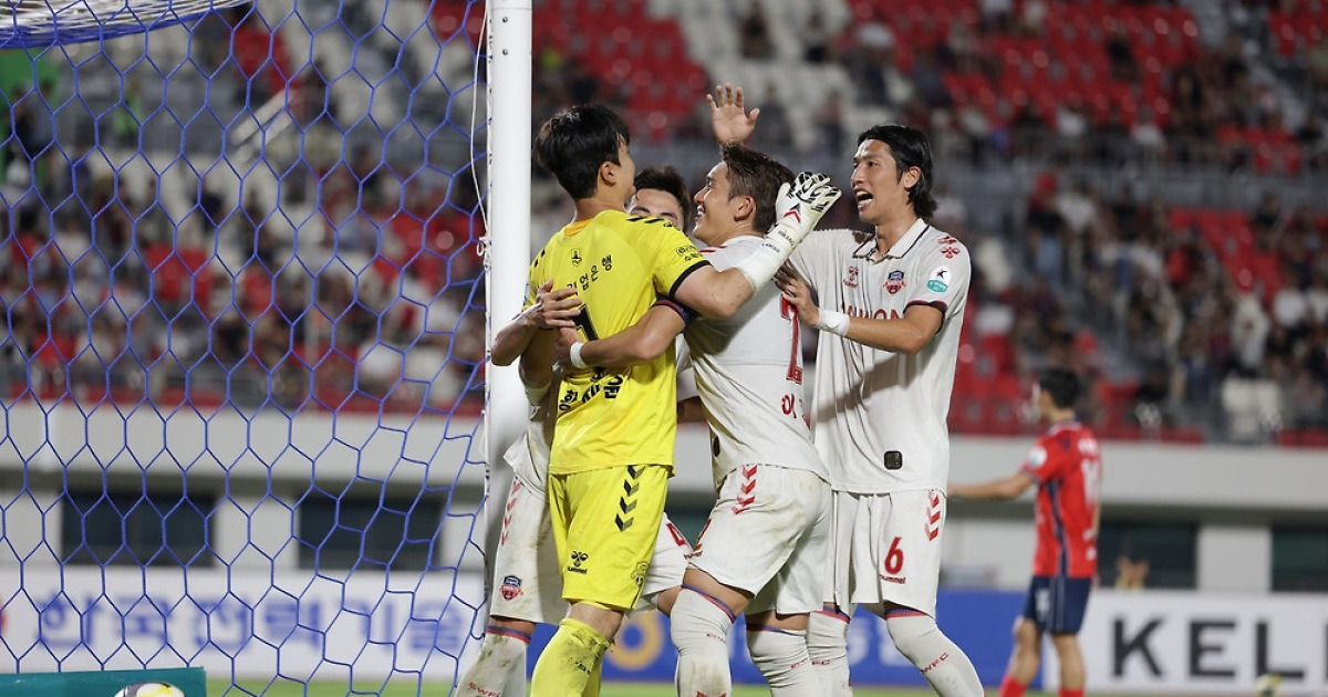 수원FC에 126일만의 클린시트 이끈 GK 황재윤-DF 이현용 듀오, 김은중 감독의 안목은 이번에도 역시나