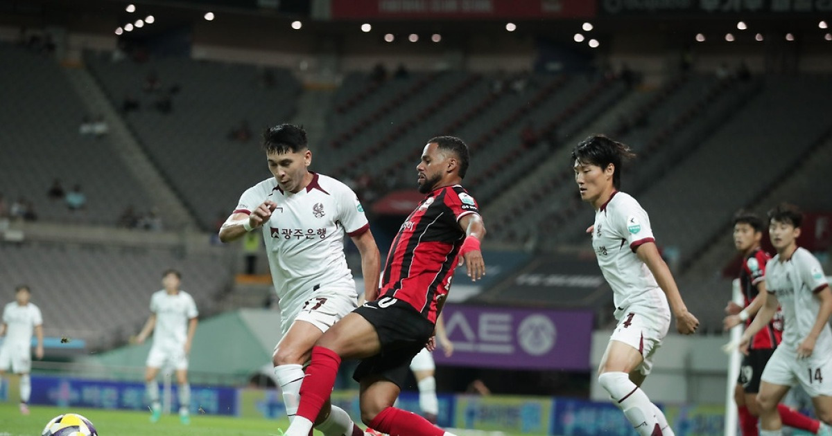 ‘잔여 3G·3파전’ 서울-광주-강원, 윗물과 아랫물의 기로에서…‘피말리는’ 6위 쟁탈전, 최후의 주인공을 가려라→‘캐스팅보트’ 안양·대구를 주목해 [사커토픽]