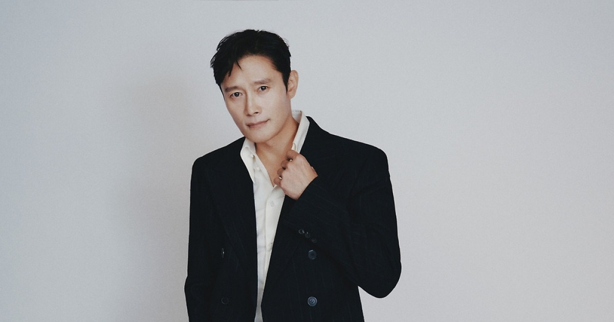 '어쩔수가없다' 이병헌 "콧수염 붙인 만수, 채플린 떠오른대요"