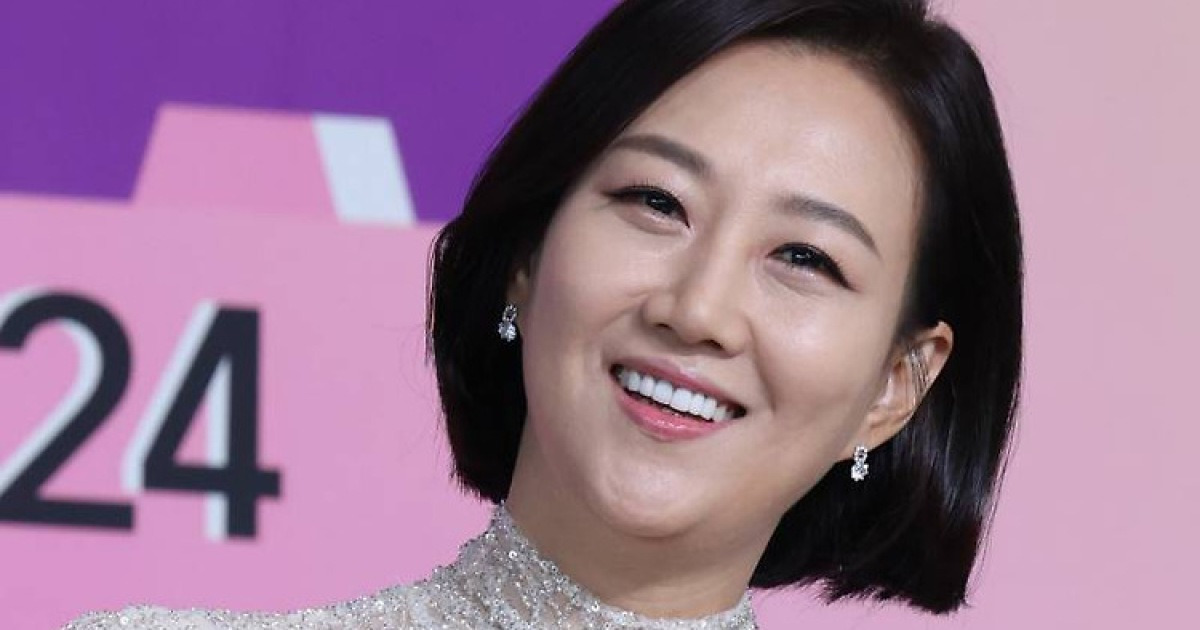 [단독] 장윤정, 단독 MC로 컴백...치매 가족 위로한다