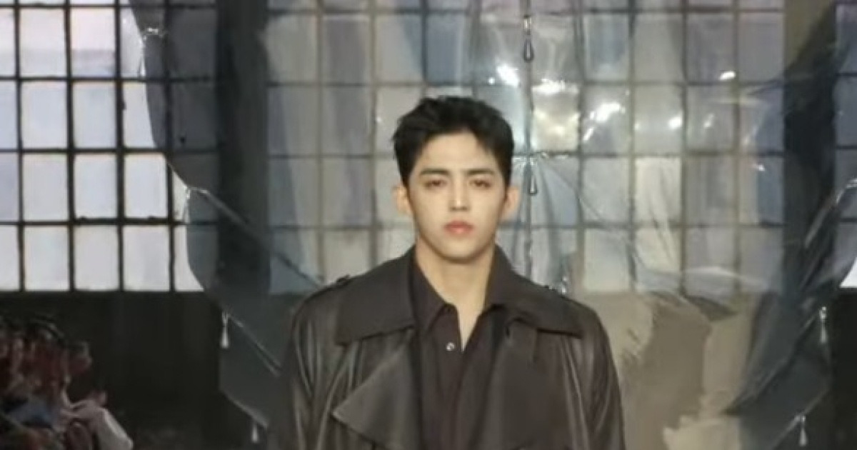세븐틴 에스쿱스 밀라노 패션위크서 눈부신 피날레로 런웨이 데뷔 [K-EYES]