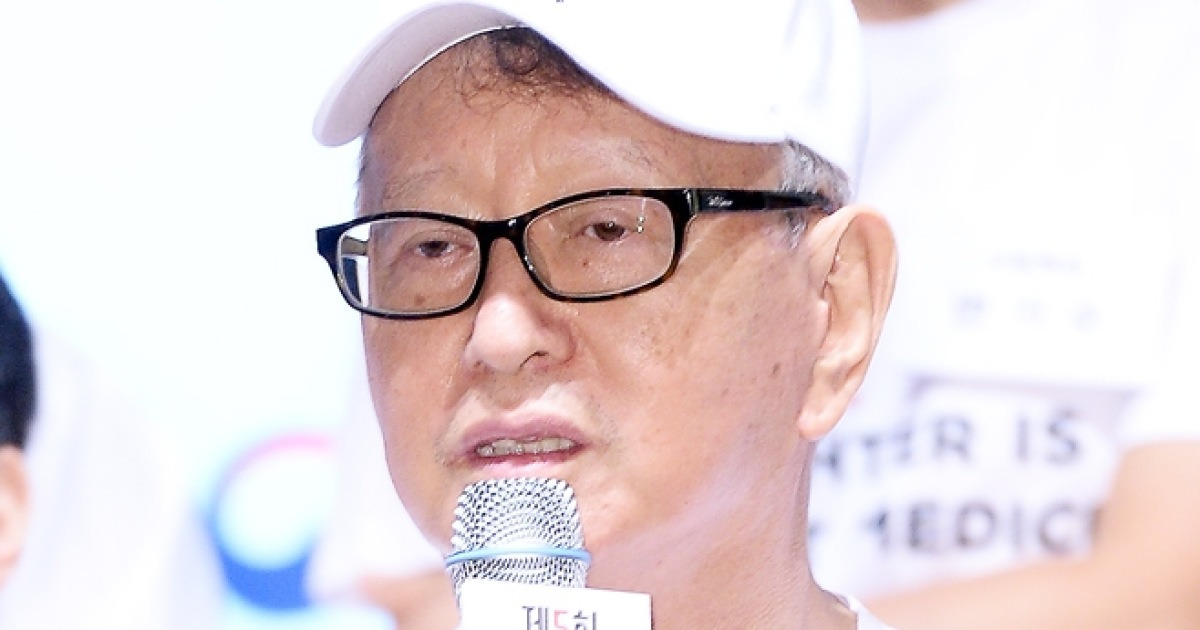 '1호 개그맨' 전유성, 건강 위독설 "후배들 병문안·영상편지 요청" [이슈&톡]