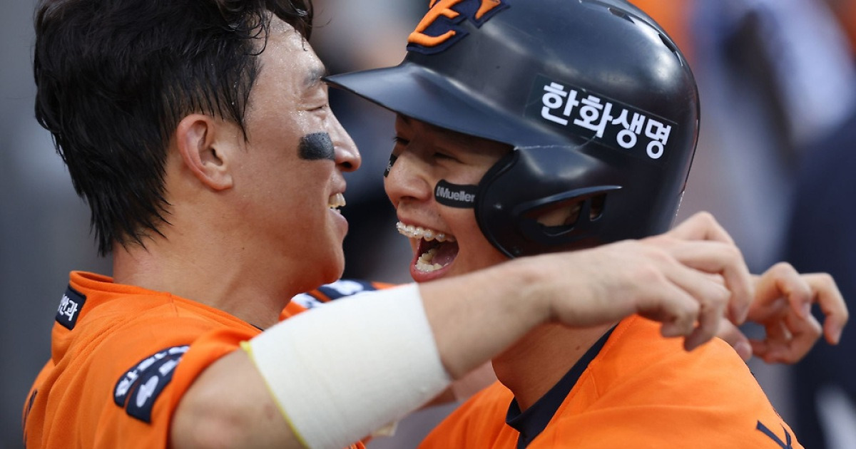 "단장님 고맙습니다" 메시지까지 보낼 정도라니…노시환의 못 말리는 손아섭 사랑 "질리지가 않아요" [현장 인터뷰]