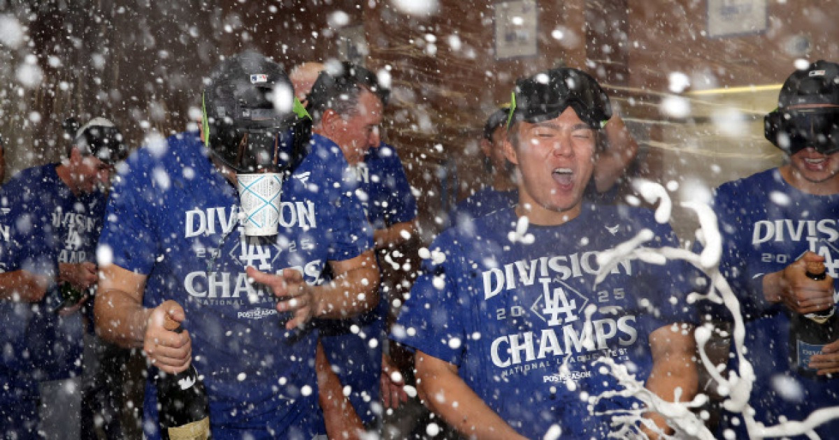 다저스, 4년 연속 NL 서부지구 우승... 김혜성 교체로 나와 삼진